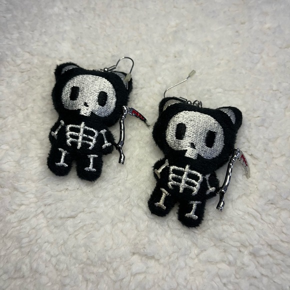 ⚡️2/$15⚡️skeleton bear earrings - Picture 3 of 3